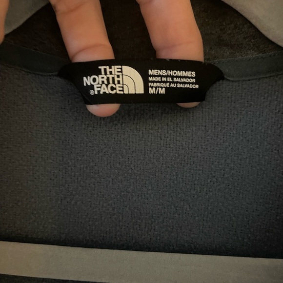 The North Face 1/2 zip • Mens Medium - Picture 6 of 8